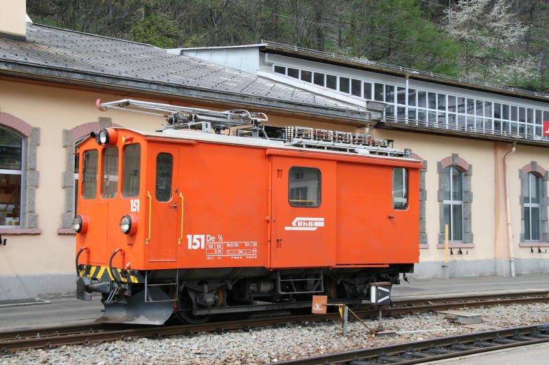 Gepcktriebwagen De 2/2 151 im Bahnhof von Poschiavo am 4. Mai 2008.