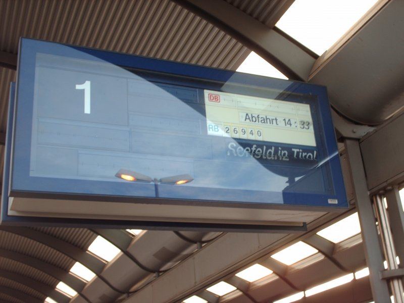 Gerade beim wechsel der Anzeigetafel von Gleis1 habe ich Seefeld in Tirol erwischt.