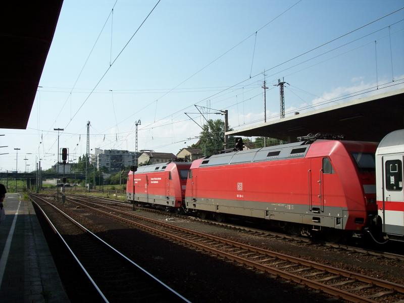 gerade noch erwischst 101+101 in Heidelbeg mit dem IC nach Hamburg Altona am 16.7.2005