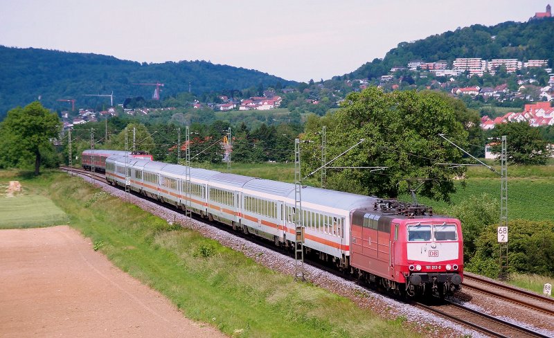 Geschichte sind mittlerweile die 181er bespannten Eurocitys von Frankfurt ber Mannheim nach Paris EST. Im Mai 2007 war die Welt jedoch noch in Ordnung, als 181 213  Saar  mit ihrem mittglichen EC Richtung Paris EST gerade die RB von Frankfurt nach Heidelberg berholt hatte und ich sie bei Grosachsen-Heddesheim festhalten konnte. Nchster Halt des Zuges war der Mannheimer HBF.