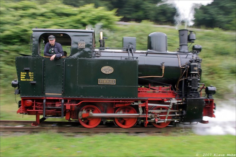 Geschwindigkeit ist alles ! Lok 60  Bieberlies  ( Henschel - Baujahr 1923 - Bauart Cn2t - 200 PS - 30 km/h max.) der Sauerl�nder Kleinbahn (M�rkische Museumseisenbahn M.M.E) in H�inghausen, das Ziel einer Sonderfahrt der HEG am 02.09.2007.
