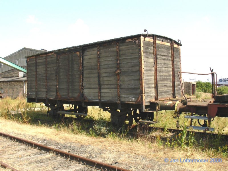 Gesehen am 17.4.06. Habe leider keine n�heren Info's �ber den Wagen (Typ oder Alter). Hat Speichenr�der.......gibt's schon l�nger nicht mehr?!