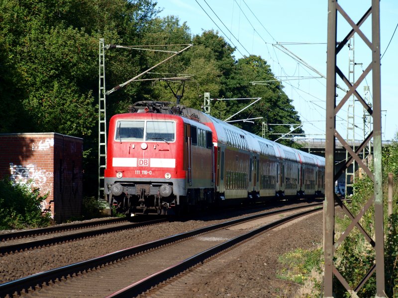 Gesehen am Drener Badesee, 111 116-0 zieht heute am 30.08.09 bei strahlenden Sonnenschein den RE 9 nach Siegen