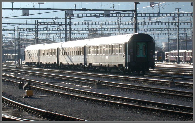 Gestern 15.03.2007 wurde die TGV Est Strecke Strasbourg-Paris eingeweiht. Ab 10.06.2007 verschwindet der letzte Nachtzug aus Chur und somit auch die Wagen der Z�ge 468/469, die tags�ber in Chur abgestellt sind. (12.03.2007)