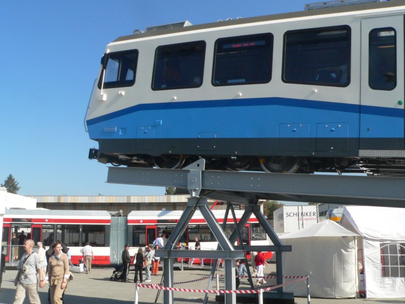 Gewhnlicherweise wird die bayrische Zugspitzbahn nicht in Berlin eingesetzt, hier zeigte sie sich allerdings auf der Innotrans. 26.9.2006, Berlin