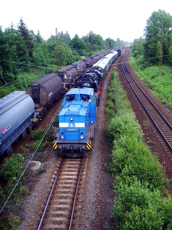 Gezogen von 204 013-3 der Pressnitztalbahn ging es dann gemeinsam in Richtung Weimar. Die 35er blieb allerdings in Leipzig und fuhr in's Bw Plagwitz, 22.05.2009.