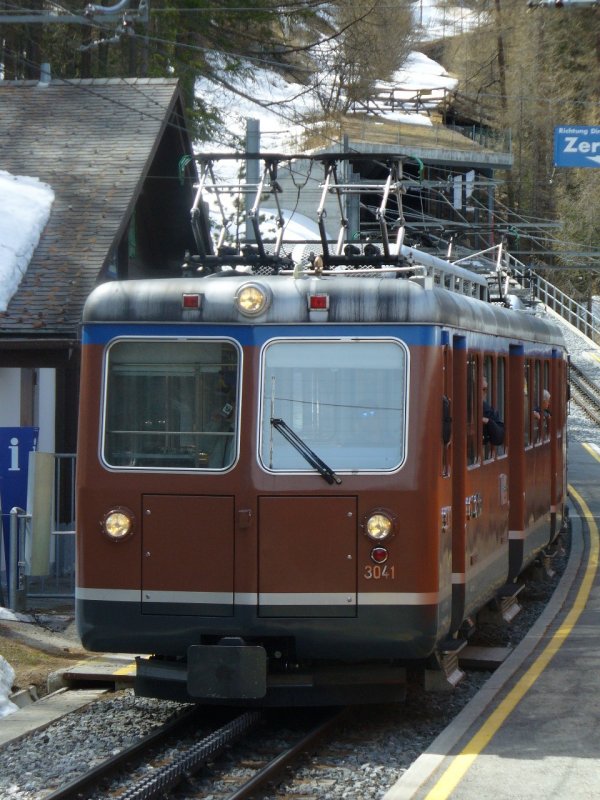 GGB - Zahnradtriebwagen Bhe 4/8 3041 auf Talfahrt am 18.04.2007