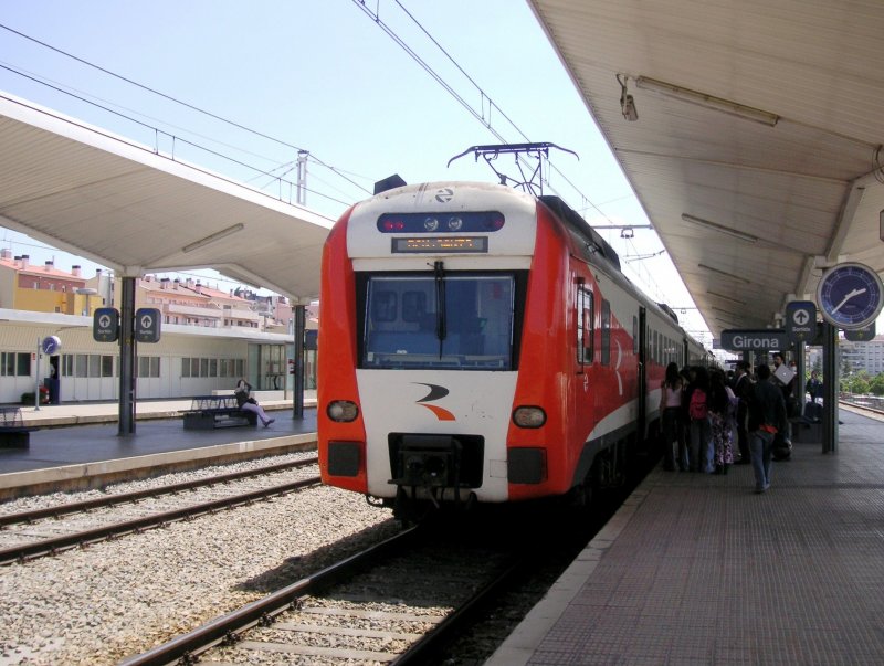 GIRONA (Katalonien/Provinz Girona), 07.06.2006, ein Regionalzug in Richtung Barcelona