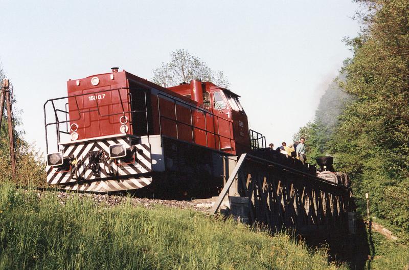 GKB 1500.7 (heute bei Stern und Haferl) anllich der Filmaufnahmen  Mit Volldampf durch den Westen  am 7.5.1994 beim der Einfahrt in den Bahnhof Wies-Eibiswald
