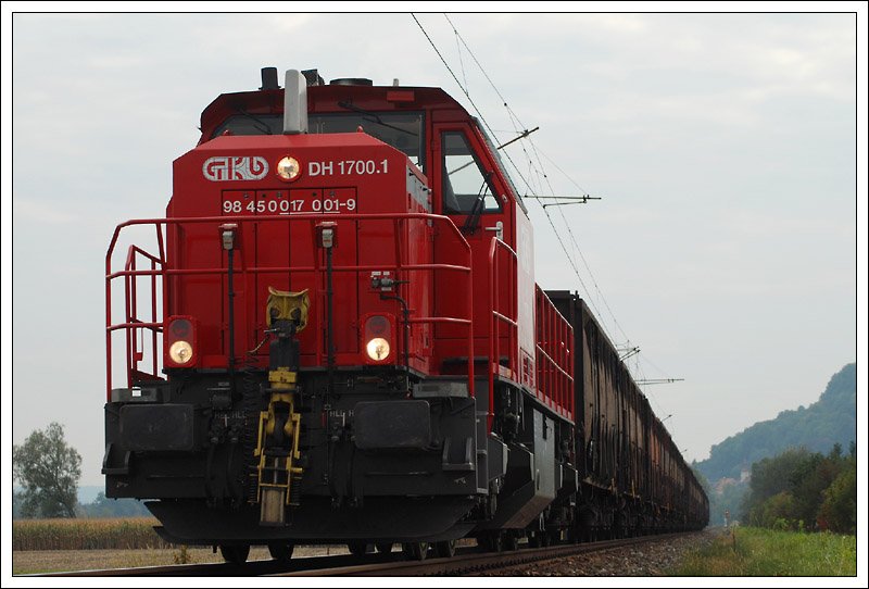 GKB 1700.1 mit dem SGAG 95062, welchen sie von Koper kommend am Grenzbahnhof zu Slowenien Spielfeld-Stra bernommen hat, am 28.9.2008 auf dem Weg nach Gratkorn kurz nach Wildon aufgenommen.