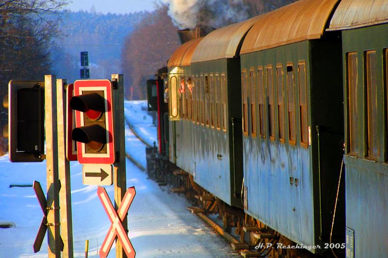 GKB Lok 671 verlt am 8.2.05 mit einem IGE Sonderzug den Bahnhof Preding Richtung Graz