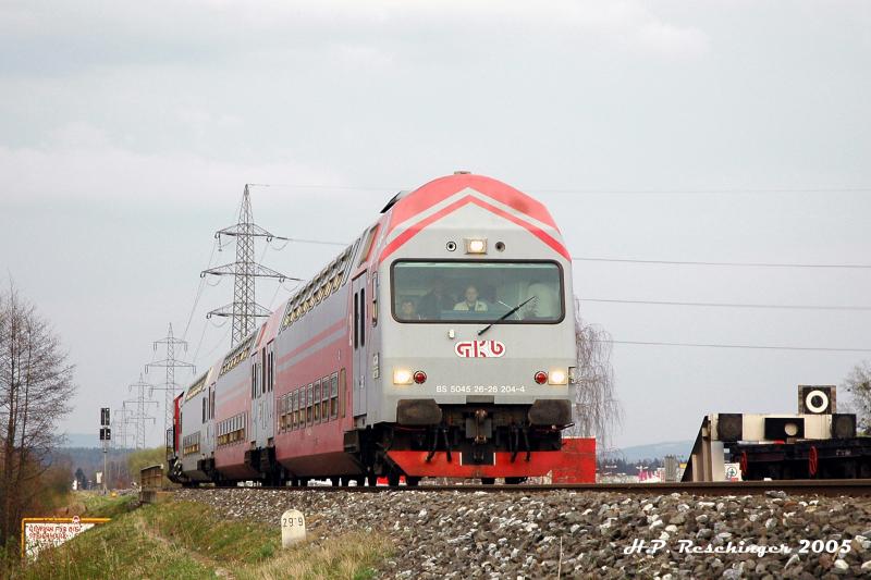 GKB Regionalzug 8573 am fhrt am 8.4.2005 in den Bahnhof Deutschlandsberg ein