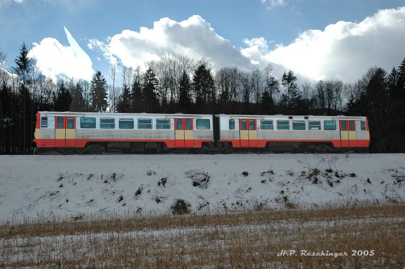 GKB Regionalzug der Reihe VT 70 auf der Leibenfelder Hhe am 13.2.2005