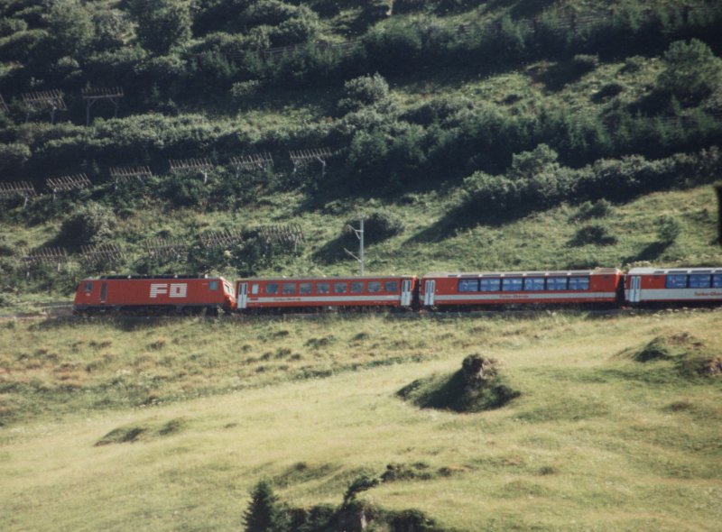 Glacier Express auf der FO-Strecke mit HGe 106 am 15.8.1994 auf dem Weg zum Oberalppass.