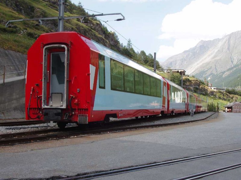 Glacier Express wagen in Zermatt. 06.08.07