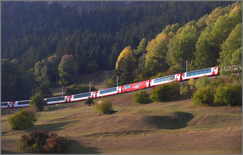 GlacierExpress 906 und 908 zwischen Alvaneu und Filisur. (01.10.2009)
