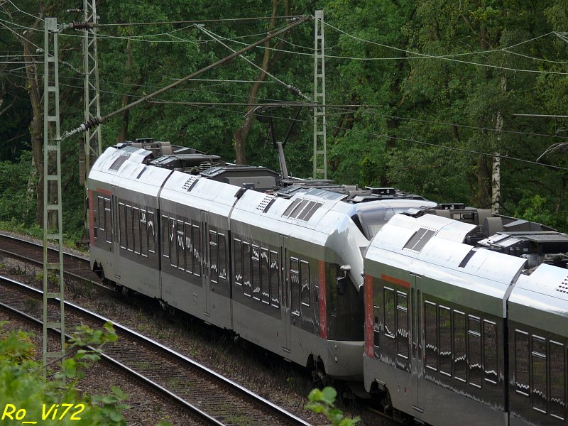 Gleich durchfhrt der RE 16 (Hagen-Essen) den ehem. Bf Witten-Hhe. 18.05.2008.