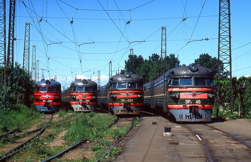 Gleich vier Vororttriebwagen waren im Juni 1990 im Leningrader Depot