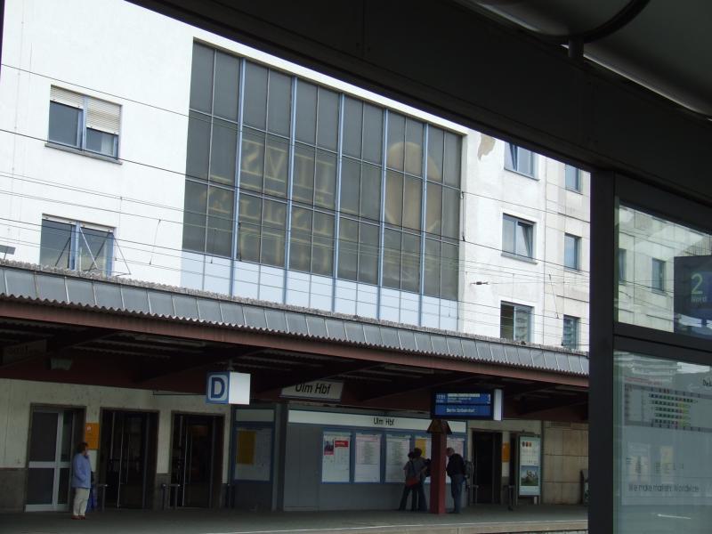 Gleis 1 des Bahnhof Ulm, aufgenommen am 7.06.2006.