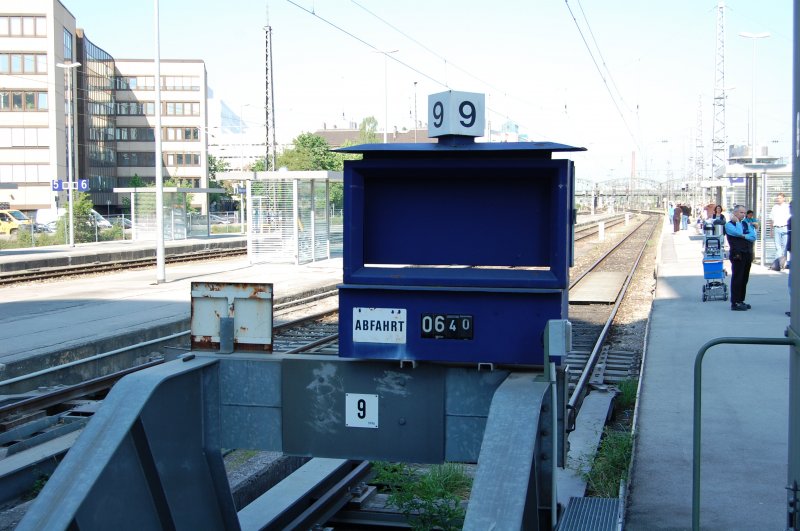 Gleis 10 am Holzkirchner Flgelbahnhof des Mnchner Hauptbahnhofs (Aufnahme vom 29.04.07) 