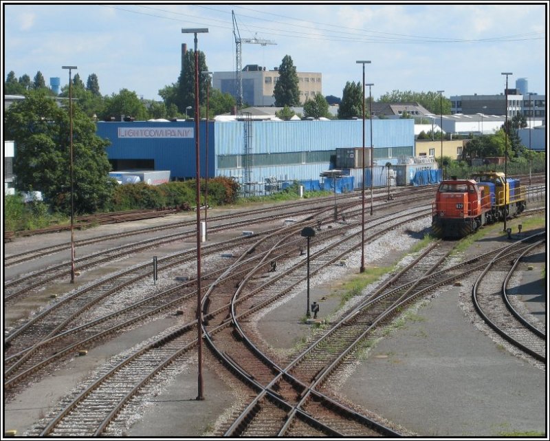 Gleisanlagen im Bereich des Rheinhafens von Neuss, aufgenommen am 03.08.2007.