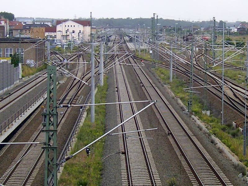 Gleisanlagen des Bf Bitterfeld von der Zrbiger Brcke Richtung Sden aus gesehen.