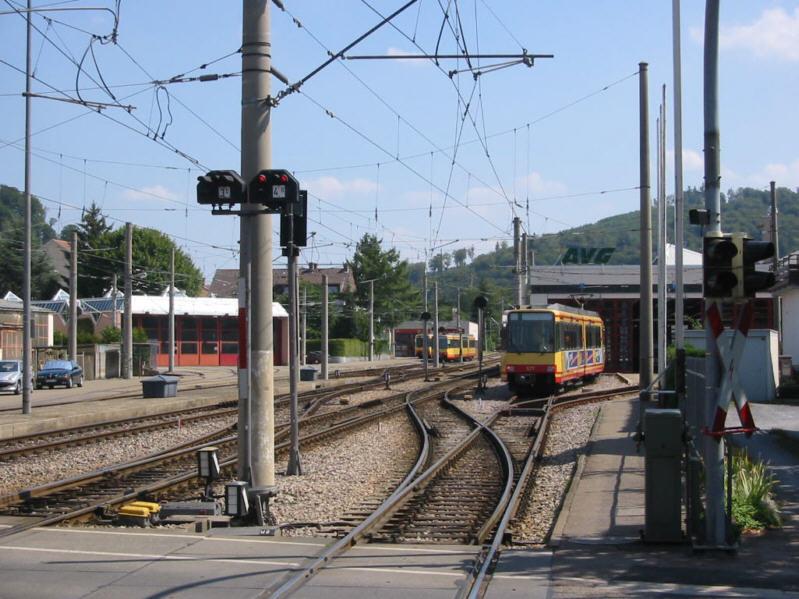 Gleisanlagen und Gebude des Stadtbahn-Betriebshofes der AVG in Ettlingen, aufgenommen am 24.08.2003.