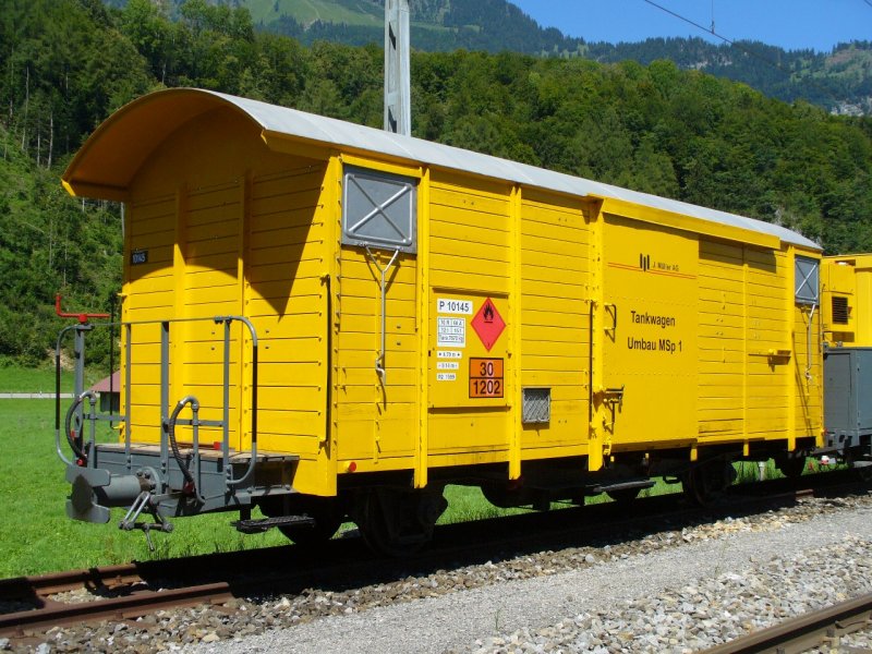 Gleisbau Mller AG - Tankwagen / Materialwagen  P 10145 ( ex RhB K 5032 - 1969 - Gb 5032 - 1974a nach Unfall - 1975 Gb 5032 )Abgestellt am 05.08.2007 in Brienzwiler 