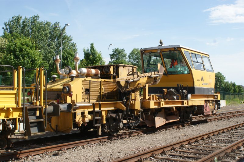 Gleisbaumaschine der CFL Nr. 6 aufgenommen am 22.05.2009 im Bahnhof Bettembourg.