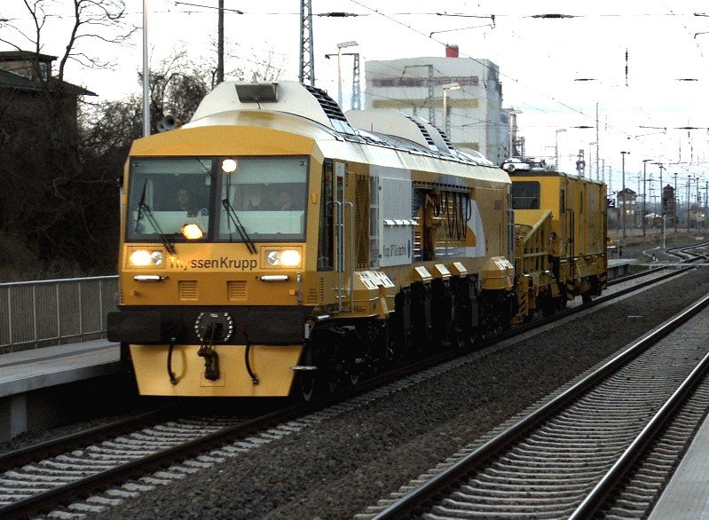 Gleisbaumaschinenzug im Bhf. Teutschenthal.