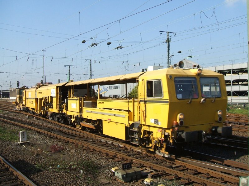 Gleisbauzug in Dortmund Hbf. bei der Ausfahrt.(07.10.2007) 