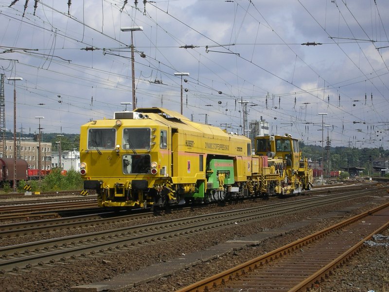 Gleisbauzug der Fa. Hubertin Bochum,unterwegs in Richtung Hagen.
(03.08.2008)