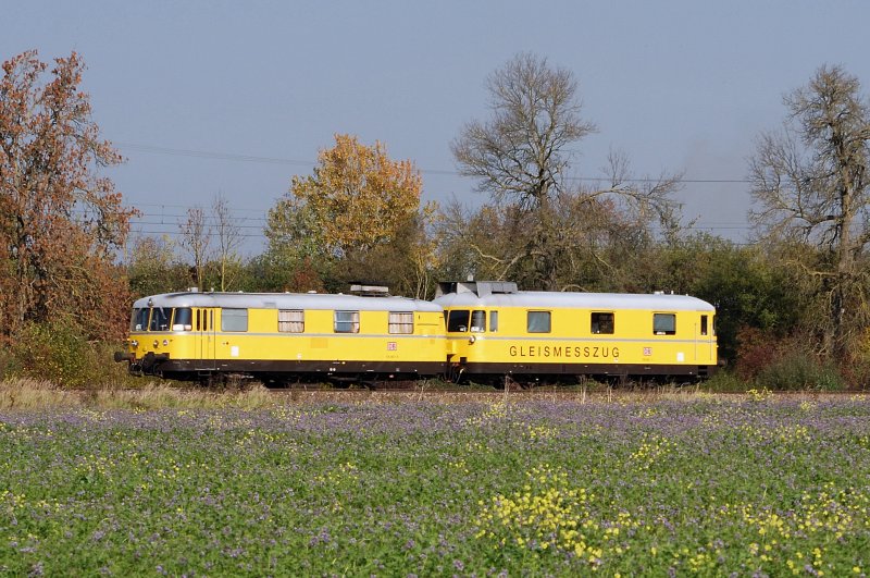 Gleismesszug (726 xxx und 725 xxx) bei Hattenhofen (16.10.2007)