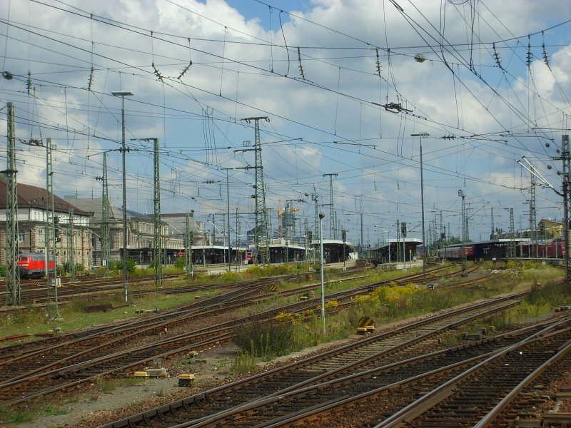 Gleiswirwar vor dem Bahnhof Nrnberg Hbf
zu sehen sind, glaube ich, die Gleise 1 bis 15, am 22.8.2007