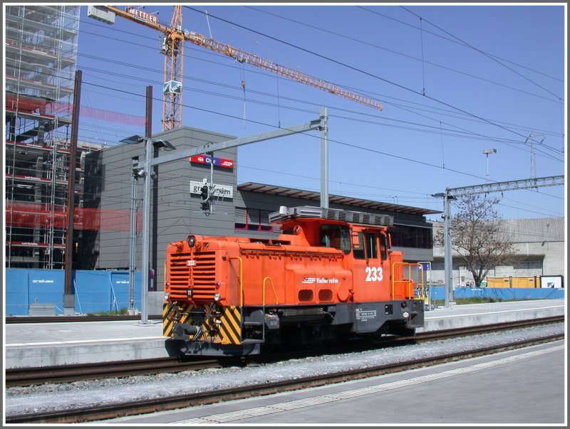 Gm 3/3 233 vor dem Zentralstellwerk in Chur. (11.04.200)