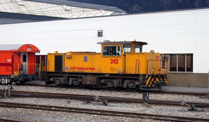 Gmf 242 vor dem Depot RhB in Landquart.(18.09.2006)