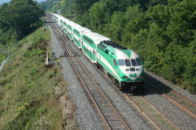 GO Personenzug mit F40PH 626 von Oshawa nach Hamilton am 15.8.2009 an der Bayview Junction bei Hamilton. 
