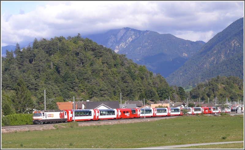 GacierExpress 906/908 nach St.Moritz bei Ems Werk gezogen von Ge 4/4 III 641  Maienfeld  (14.09.2009)