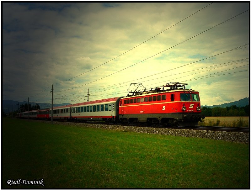 Gott sei Dank sie fhrt noch.
1042 007 mit dem IC 536 in Lind bei Zeltweg. 05.07.2008