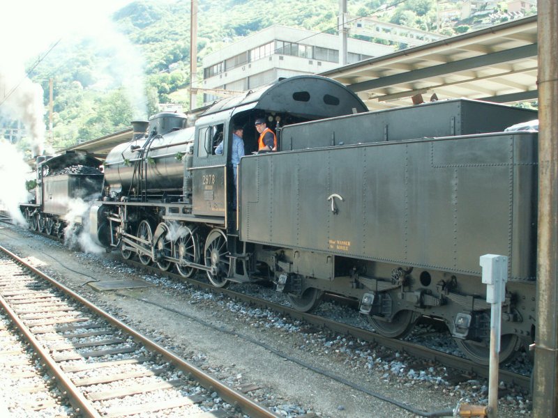 Gotthardbahn Jubilum,Dampflok A 3/5 705 mit C 5/6 2978 vor einem Extrazug nach Erstfeld.Bellinzona 02.06.07
