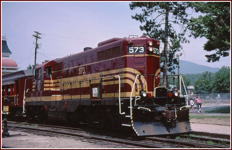 GP-7 573 der Conway Scenic Railroad in Boston & Maine Farben, (02.08.1998)