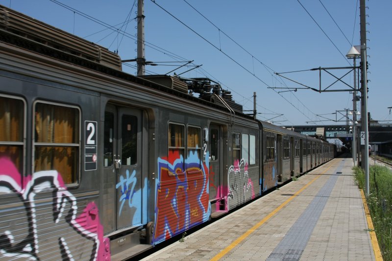 Gro war meine berraschung, als ich am 31. Mai 2008 zwei der ehemaligen Pariser Vorstadttriebwagen (Z63326 und Z63335) der SNCF eingereiht in einen Gterzug in Wels  erwischte !  Es handelt sich anscheinend wieder um eine berstellung nach Rumnien, wo regelmig ausgemusterte Fahrzeuge revitalisiert werden.