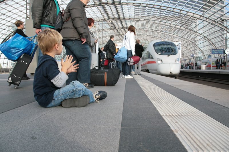 Groe Freude am Bahnsteig 13 als unser ICE-TD 380 von Berlin nach Aarhus einfhrt. 27.09.2008