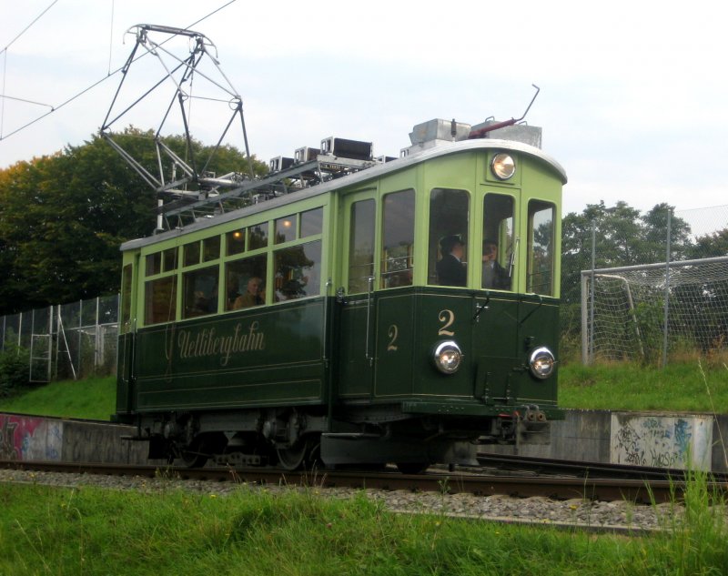 Grosse berraschung beim Triemli. Pltzlich taucht der Ce 2/2 auf Bergfahrt vor meinen Augen auf. (30.September 2008)