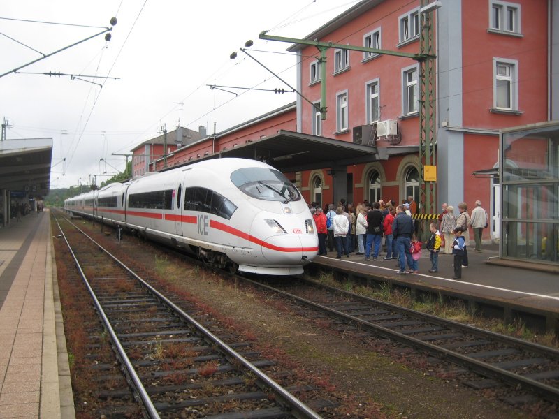 Gro�er Andrang herrschte am 7. Juni 2008 als Br 403 015 auf den Namen  Singen Hohentwiel  getauft wurde.