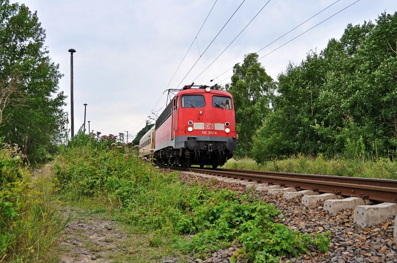 groer Mezug am 30.07.09 bei der Ausfahrt aus dem Bf Lietzow nach Binz mit 110 351