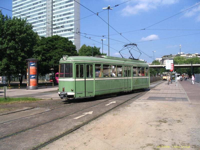 Grossraumwagen 2014 am 17.6.2006 am Jan-Wellem-Platz. Der Wagen ist wieder in seiner Original Lackierung von 1954 hergerichtet worden und kann gemietet werden.