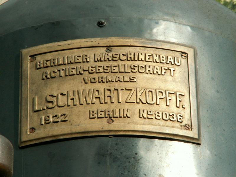  Gruppo ALe 883  Fabrikschild der 625.177 am Dampfdom.Chiavenna 31.07.07