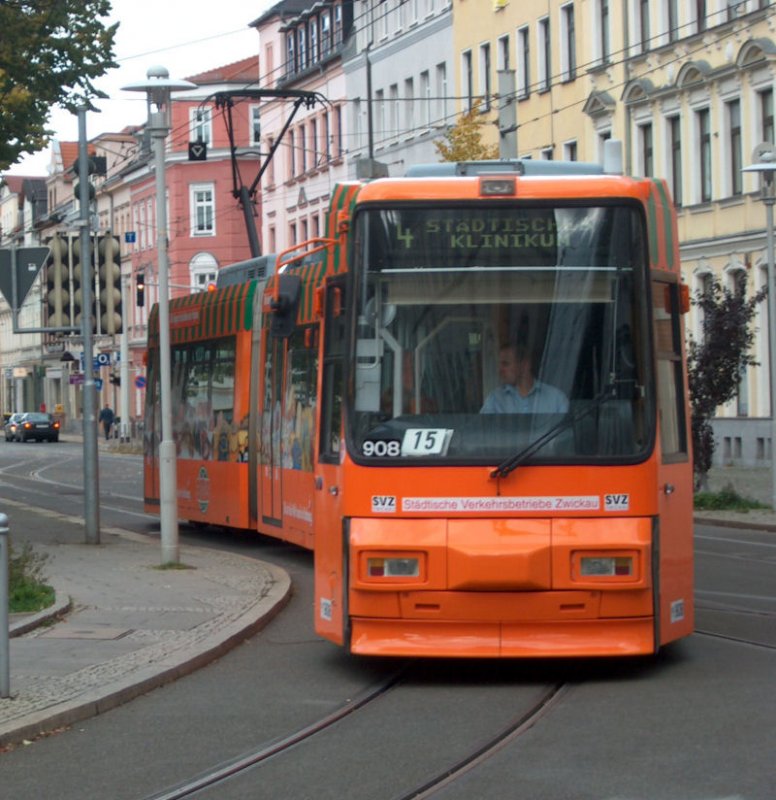 GT6N - Tw 908 auf Linie 4 von der Leipziger Str. kommend, biegt ein zur Hst. Neumarkt/Bosestr. (24.10.06)
