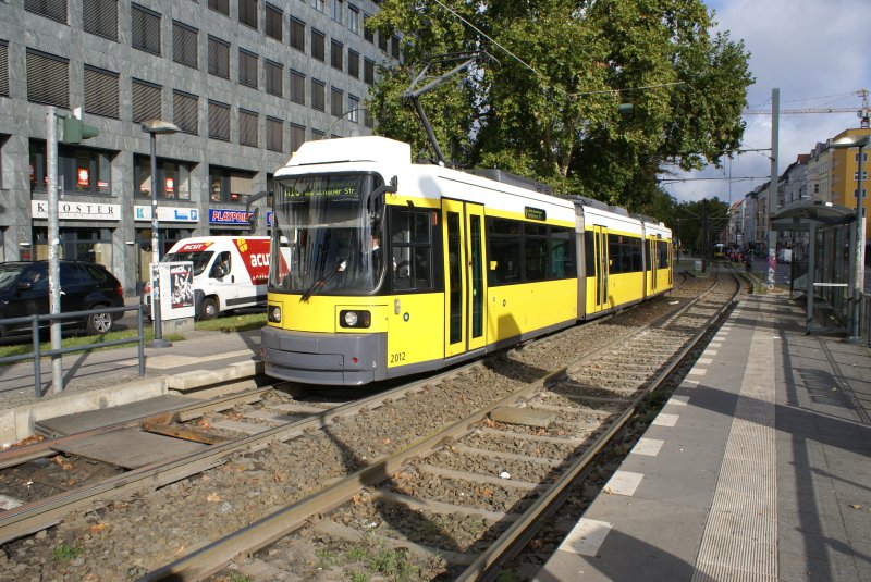 GT6N-ZR 2012 steht am 13.10.09 in der Station S-Bahnhof Warschauer Strasse.